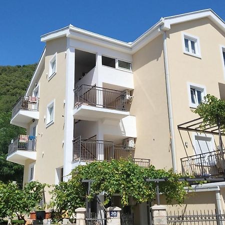 Apartmani Mia Sorajic Petrovac Ngoại thất bức ảnh