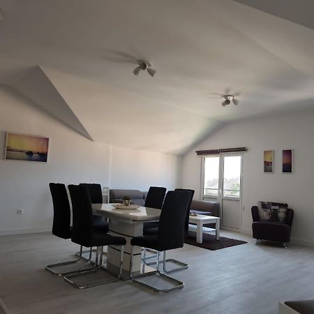 Apartmani Mia Sorajic Petrovac Ngoại thất bức ảnh