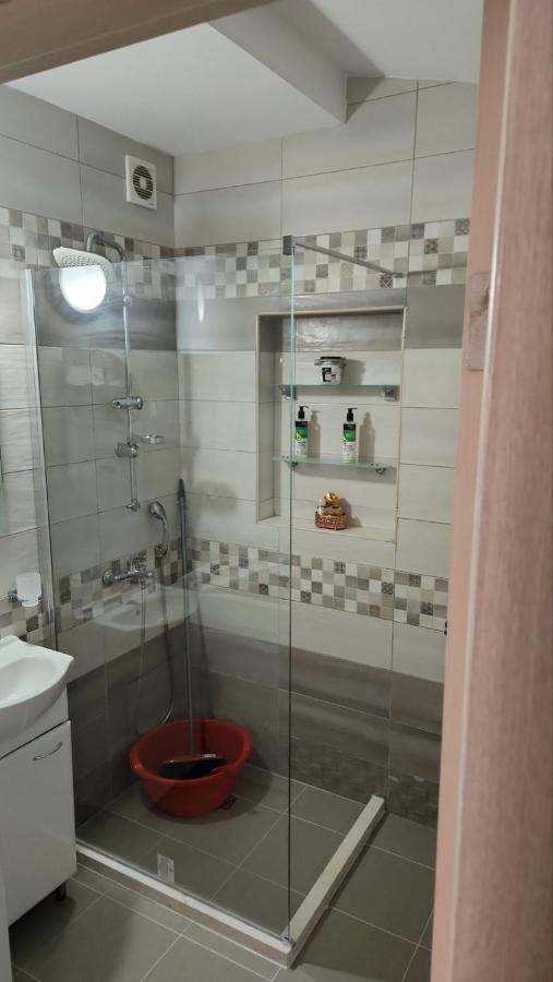 Apartmani Mia Sorajic Petrovac Ngoại thất bức ảnh