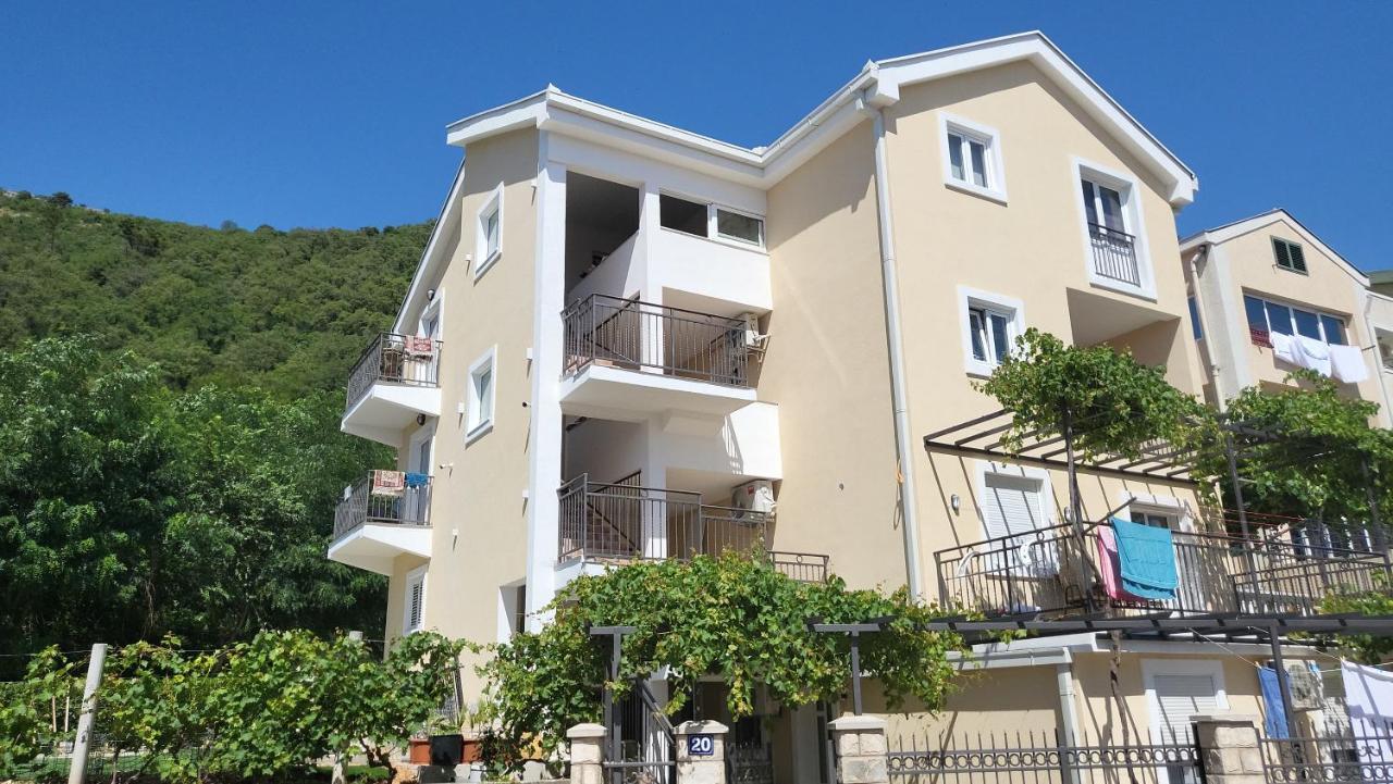 Apartmani Mia Sorajic Petrovac Ngoại thất bức ảnh