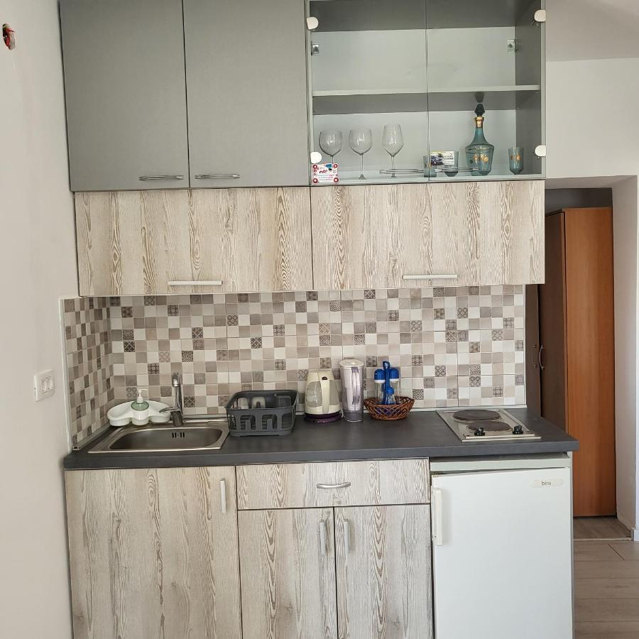 Apartmani Mia Sorajic Petrovac Ngoại thất bức ảnh