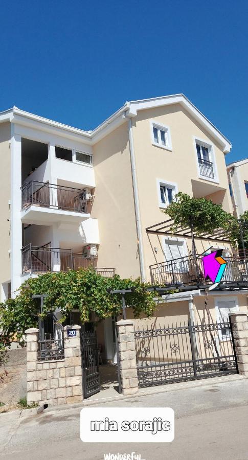 Apartmani Mia Sorajic Petrovac Ngoại thất bức ảnh