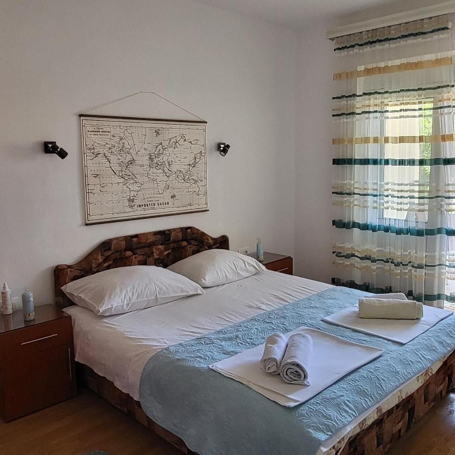 Apartmani Mia Sorajic Petrovac Ngoại thất bức ảnh