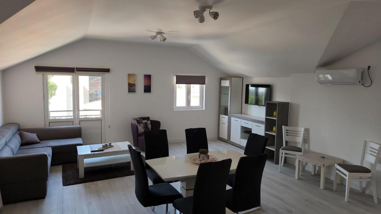 Apartmani Mia Sorajic Petrovac Ngoại thất bức ảnh