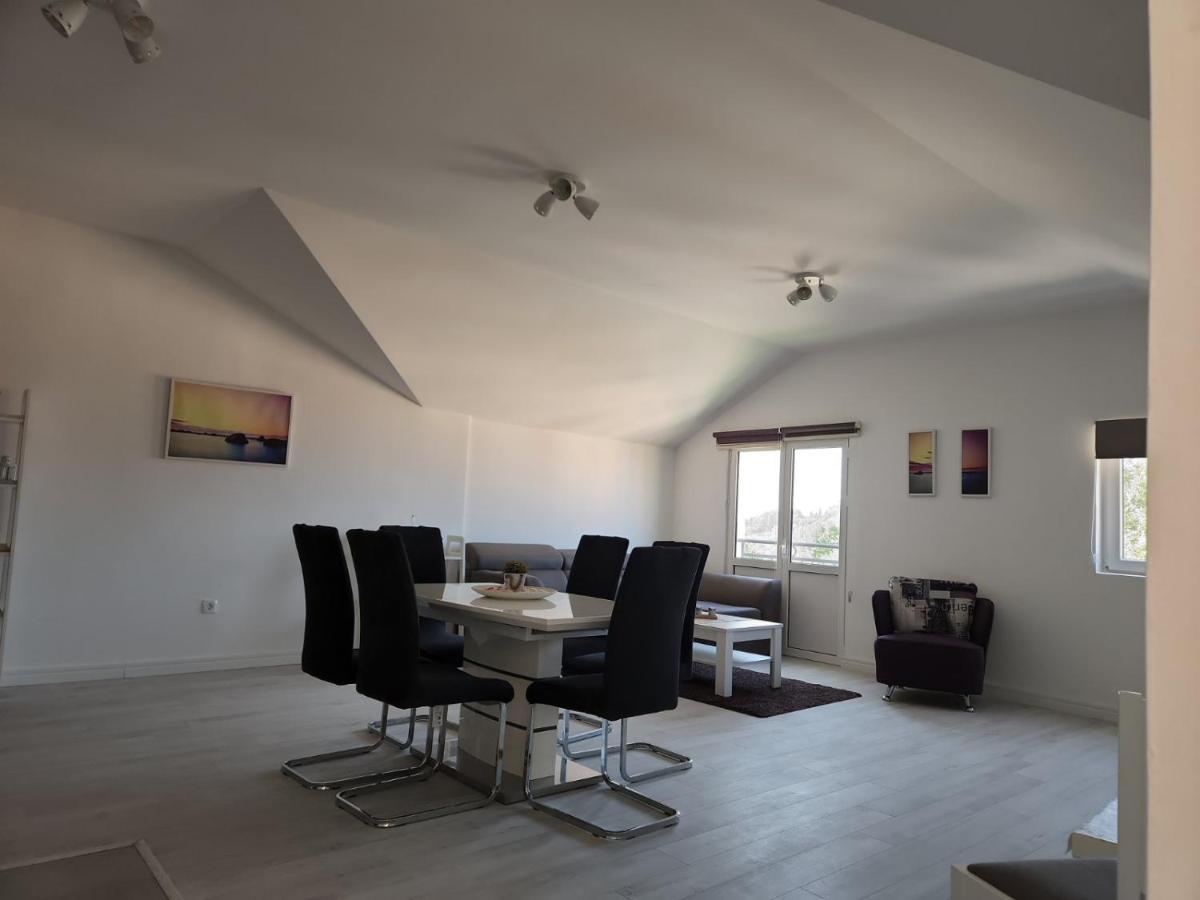Apartmani Mia Sorajic Petrovac Ngoại thất bức ảnh