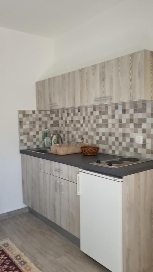 Apartmani Mia Sorajic Petrovac Ngoại thất bức ảnh