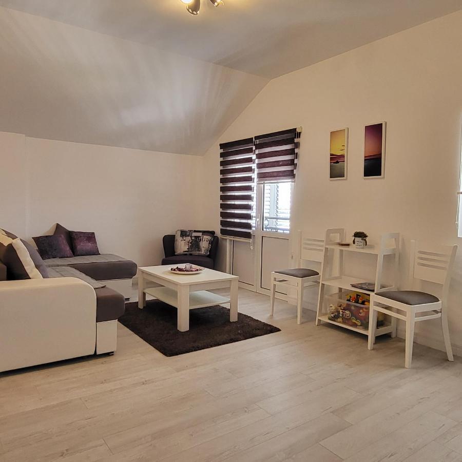 Apartmani Mia Sorajic Petrovac Ngoại thất bức ảnh