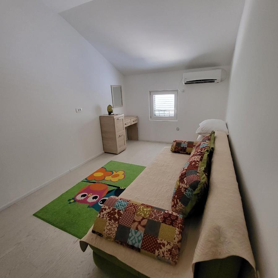 Apartmani Mia Sorajic Petrovac Ngoại thất bức ảnh