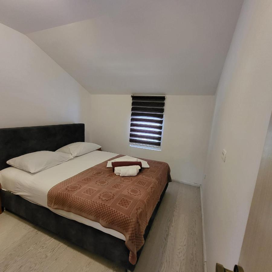 Apartmani Mia Sorajic Petrovac Ngoại thất bức ảnh