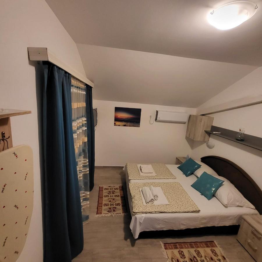 Apartmani Mia Sorajic Petrovac Ngoại thất bức ảnh