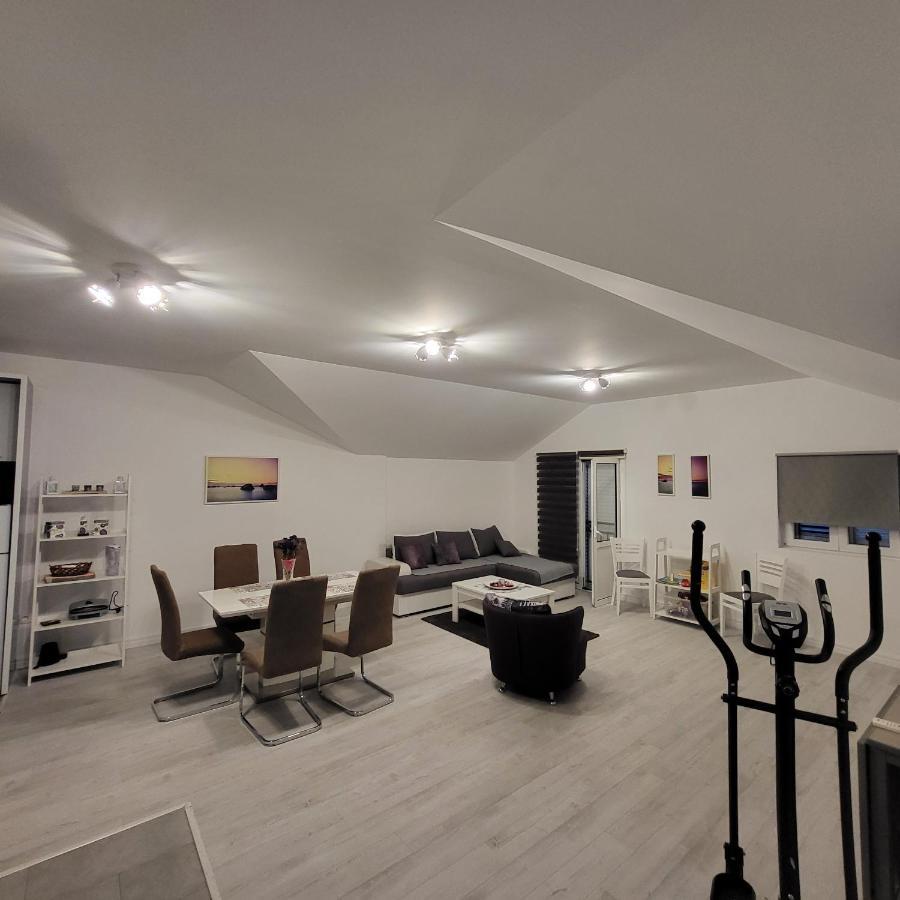 Apartmani Mia Sorajic Petrovac Ngoại thất bức ảnh