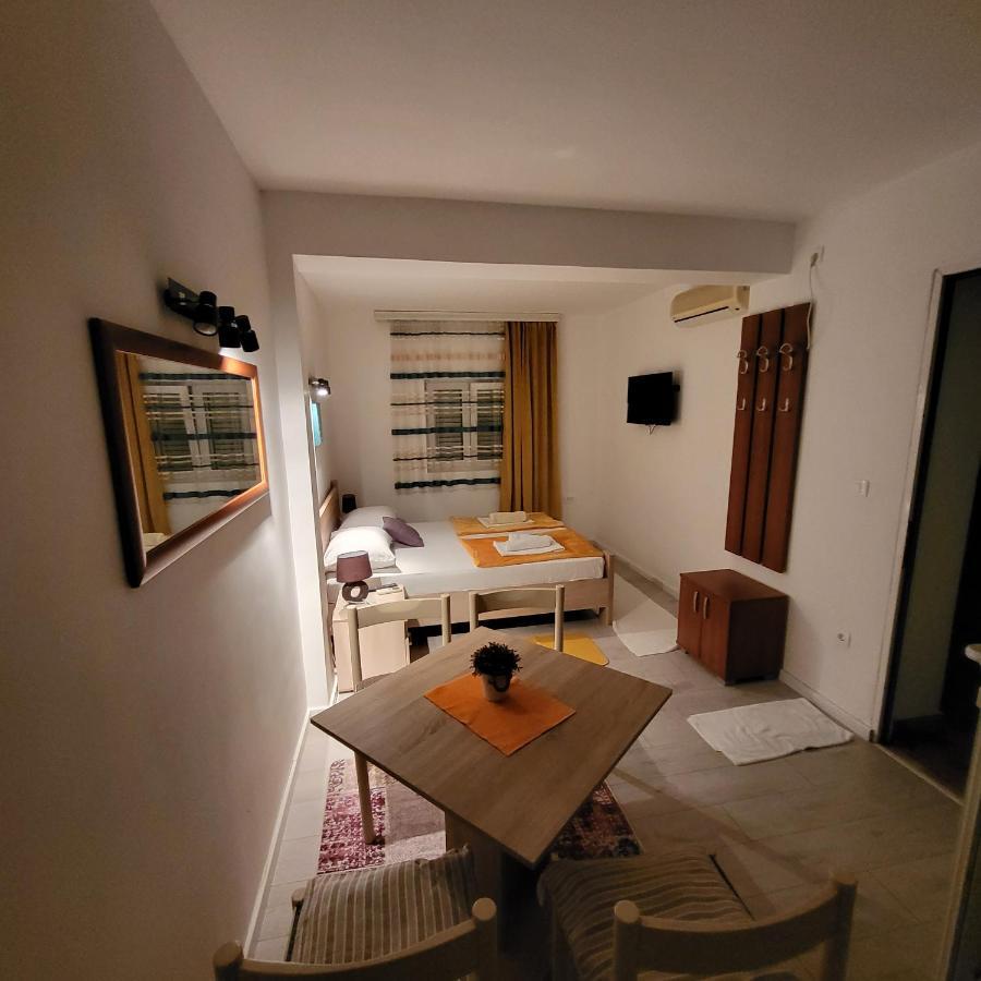 Apartmani Mia Sorajic Petrovac Ngoại thất bức ảnh