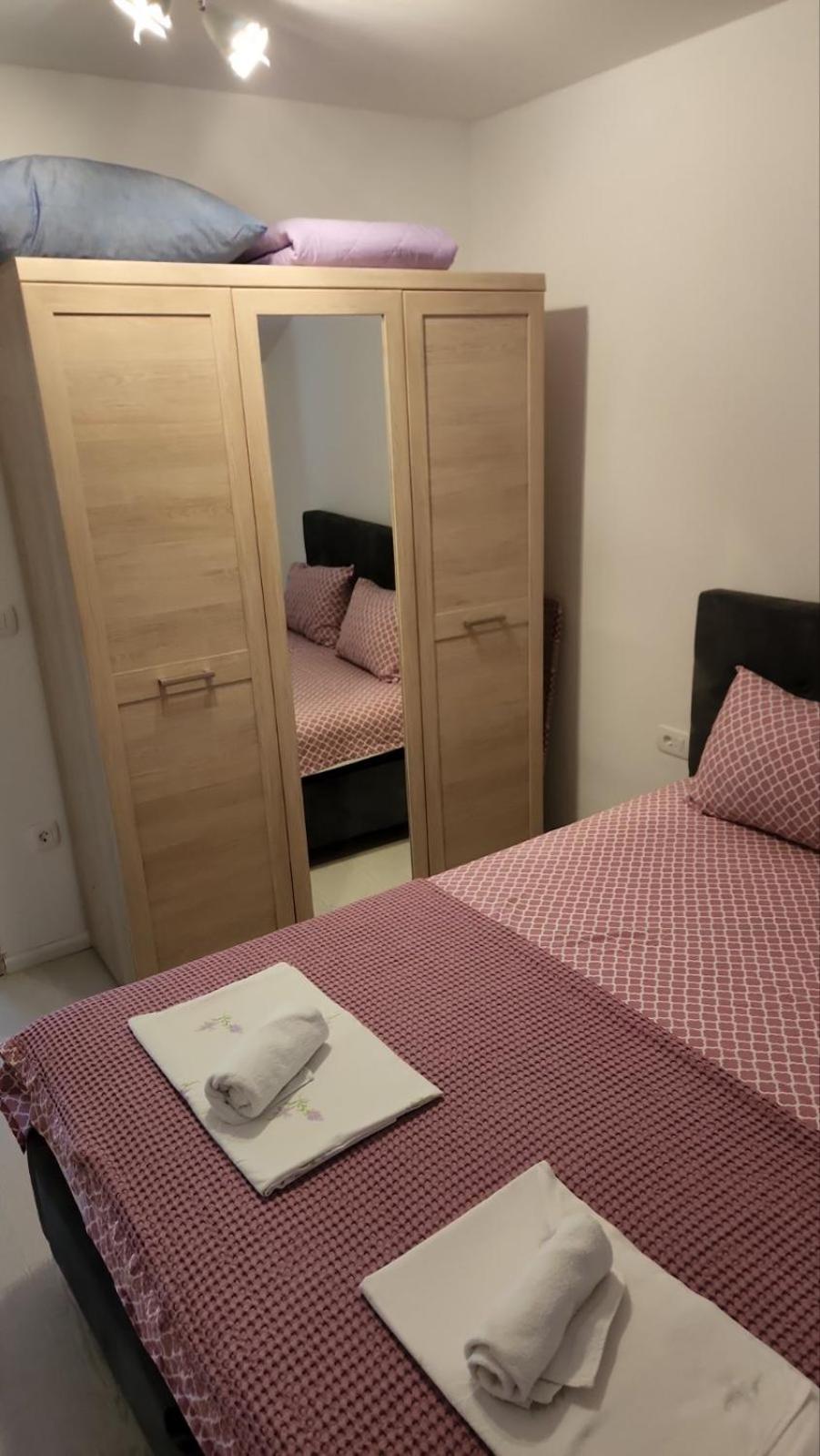 Apartmani Mia Sorajic Petrovac Phòng bức ảnh